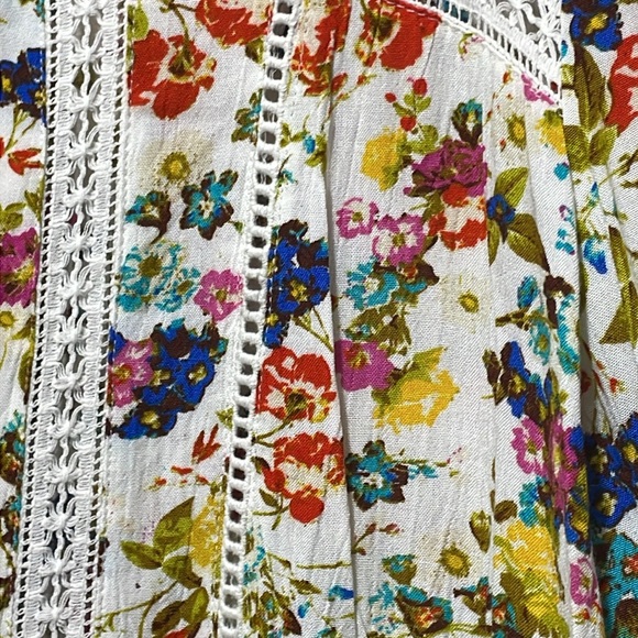 Jessica Simpson Women’s Floral Blouse. NWT. Size M. - Picture 4 of 12